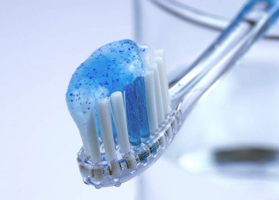 Эксперты-стоматологи предупредили о вреде ряда отбеливающих зубных паст